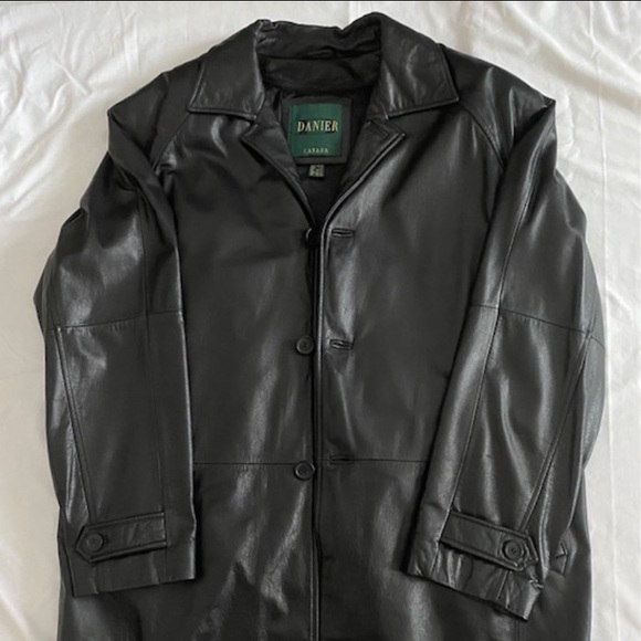 Danier Men’s Leather Jacket - Picture 9 of 17